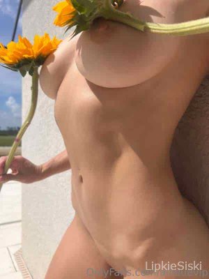 Брюнетка Alibluevip ню фото обнажённая селфи дома